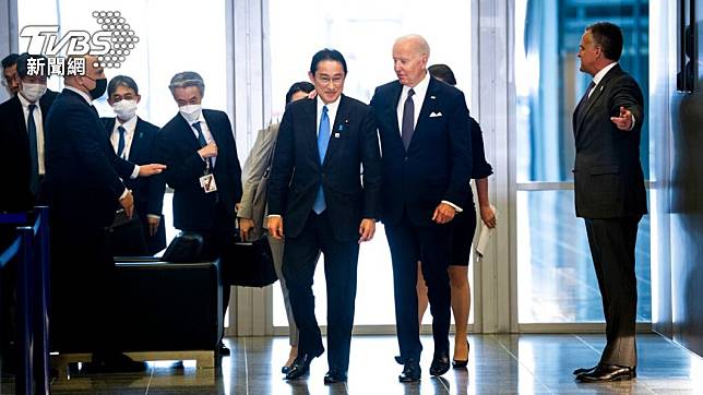 美國總統拜登與日本首相岸田文雄據傳將就高鐵計畫進行討論，圖為2人2022年見面。（圖／達志影像美聯社）