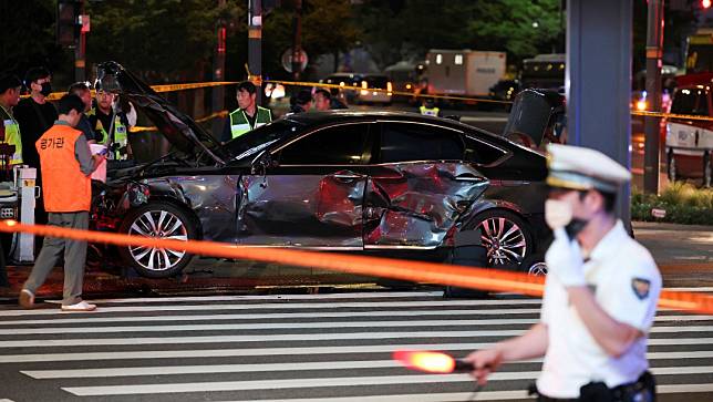 南韓首爾7月1日晚間發生嚴重車禍，一輛車大舉衝撞行人，造成數人死亡。路透社