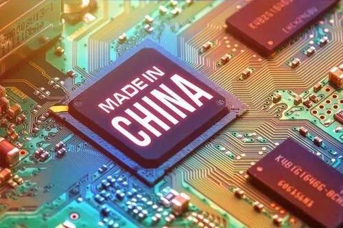 美中科技對峙日益激烈，中國晶片業寒冬來臨。(圖取自微博)