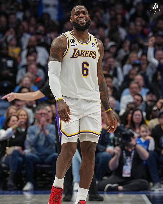 ▲詹姆斯（LeBron James）因右腳傷勢將缺席29日賽事，且恐怕需缺陣數週。（圖／翻攝自湖人推特）