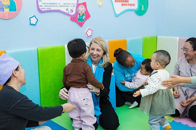 United Nations Children's Fund (UNICEF) executive director Catherine Russell hugs a child at a health center of Chongxing Town in Lingwu City, northwest China's Ningxia Hui Autonomous Region, Oct. 16, 2024. (Xinhua)