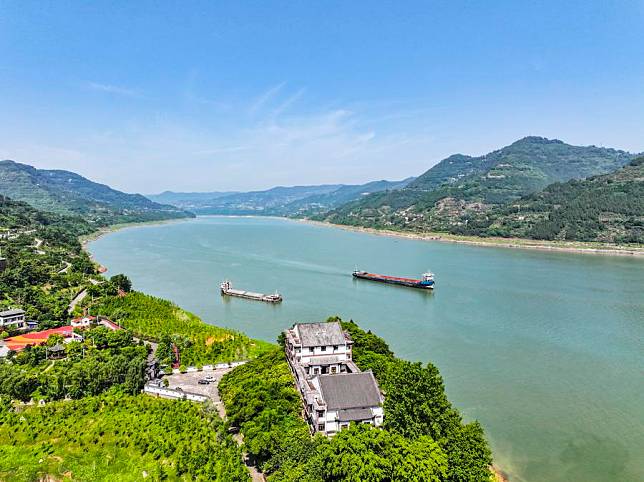 An aerial drone photo taken on May 15, 2024 shows the scenery of the Yangtze River in Wanzhou District of Chongqing, southwest China. (Xinhua/Wang Quanchao)