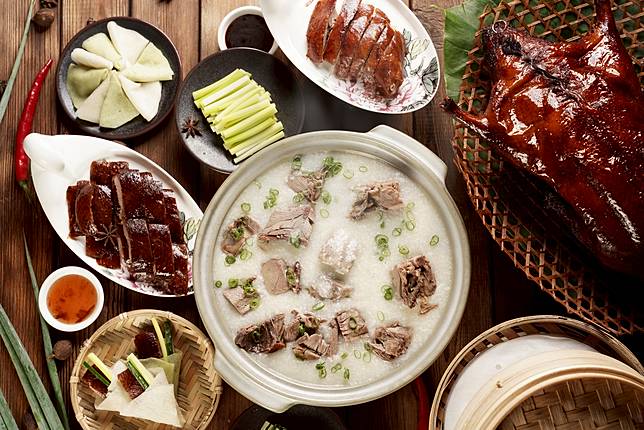 頤宮烤鴨目前有外帶、外送餐點服務，提供一鴨四吃及五吃，四種選擇。(圖/頤宮中餐廳 Le Palais)