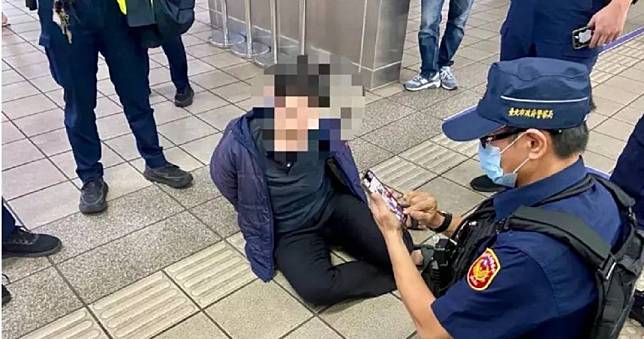 高中生捷運遭砍！女嫌與「6年前美工刀割胸案」姓氏年齡相符　新北警曝調查結果