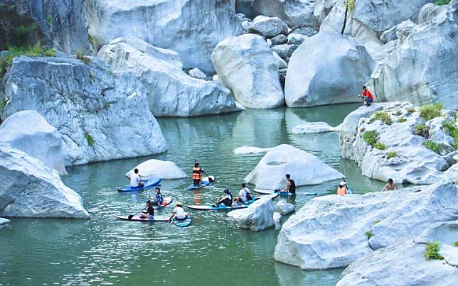 夏天去哪玩？全台五大特色泛舟、SUP、獨木舟，從台東玩到離島太滿足！