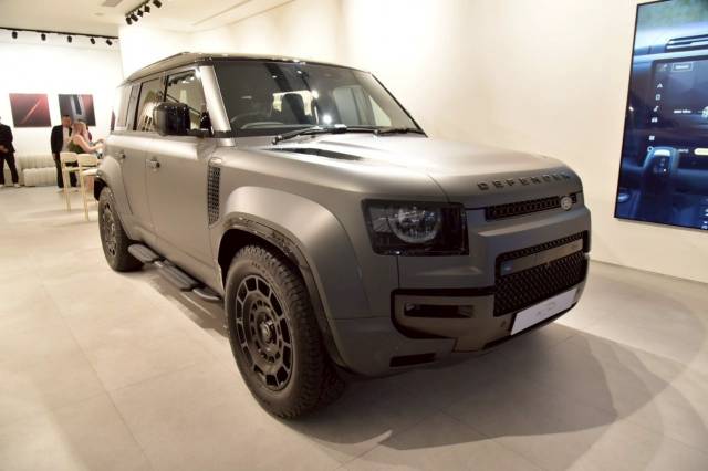 Land Rover แนะนำ Defender Octa
