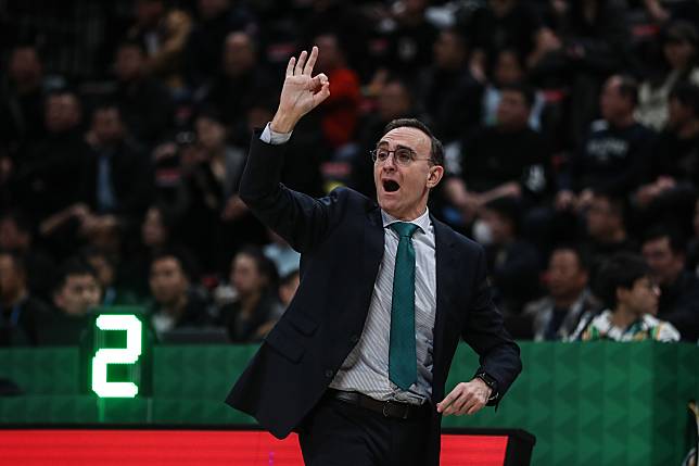 Hugo Lopez, head coach of Liaoning Flying Leopards, reacts during the 9th round match between Liaoning Flying Leopards and Beijing Ducks at 2023-2024 season of the Chinese Basketball Association (CBA) league in Shenyang, north China's Liaoning Province, Nov. 12, 2023. (Xinhua/Pan Yulong)