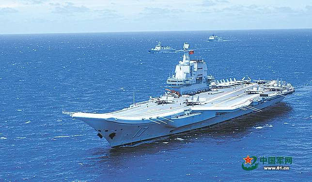 中國解放軍現役「山東艦」進行海上任務。（翻攝自中國軍網）