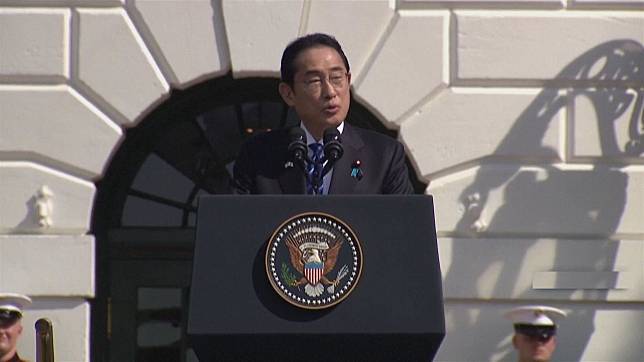 日本首相岸田文雄在白宮與美國總統拜登一起召開聯合記者會，卻口誤將同盟國美國說成中國。（路透社）