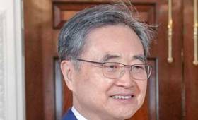 南韓外長趙顯表示，南韓一方面必須與中國大陸維繫良好關係，另一方面必須與美日合作，確保國際秩序不受中國大陸威脅。