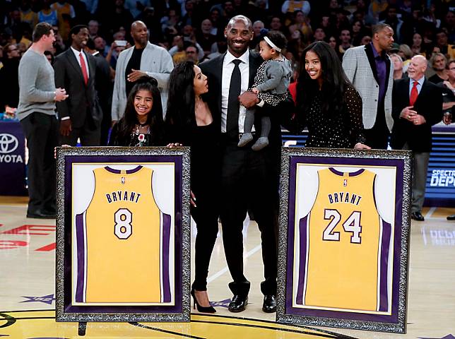Kobe Bryant與家人合影。（達志影像資料照）