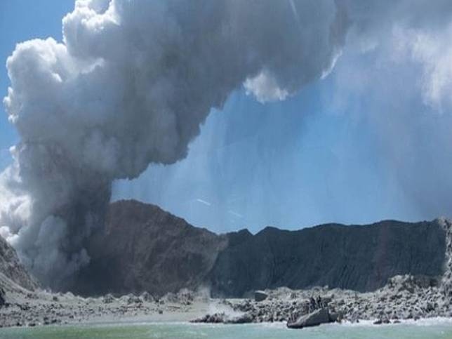 白島火山再爆機會高 紐西蘭警方暫緩善後