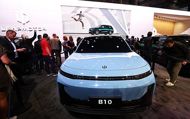 People visit the pavilion of Chinese carmaker Leapmotor at the 2024 Paris Motor Show during the media day in Paris, France, Oct. 14, 2024. (Xinhua/Gao Jing)