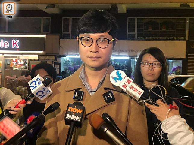 劉頴匡昨晚會見傳媒後，被警員帶走。