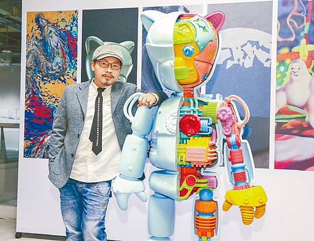 方文山昨出席藝術展覽記者會，分享作品創作靈感。（粘耿豪攝）