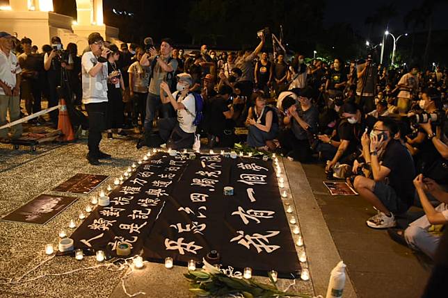 中國政府的專制理念與台灣自由民主的氛圍格格不入。圖為「遍地燭光悼六四」2020年6月4日在台北自由廣場舉行。(資料照/秋萬興提供)
