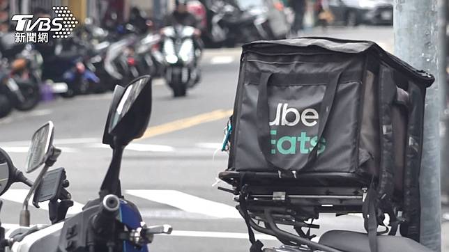 Uber Eats指定餐廳推出「買一送一」的優惠。（圖／TVBS資料畫面）