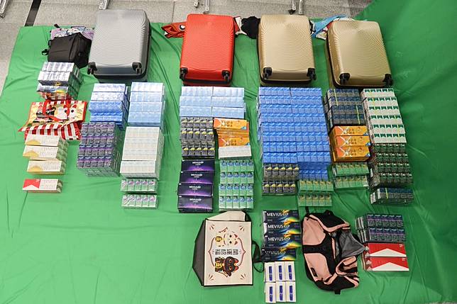 香港史上「最嚴禁煙令」，4月30日起實施，所有人一律禁止攜帶電子煙、草本煙與加熱煙，凡被查到一律重罰。