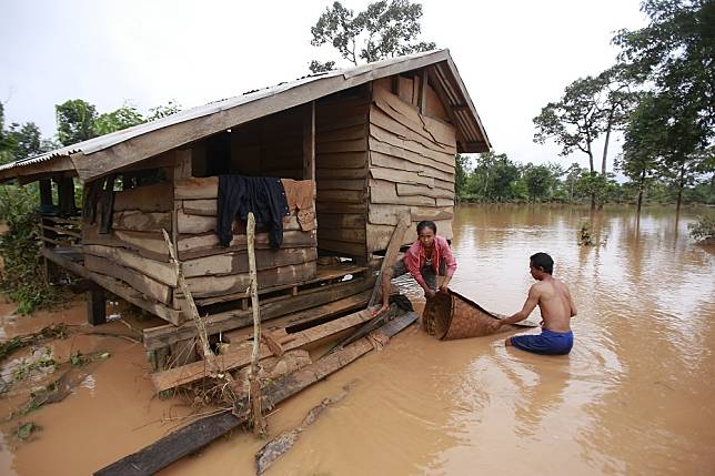 寮國水壩潰堤造成數千人無家可歸。（美聯社）