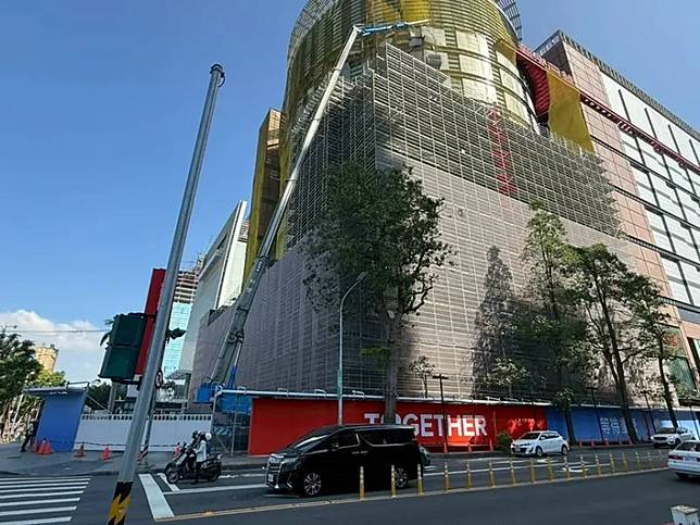 暑假前營業不是夢！氣爆滿60天　中市府同意新光三越內部修復計劃