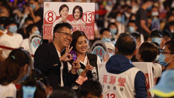 民眾黨「學姊」黃瀞瑩成為士林北投區的第一吸票機。廖瑞祥攝
