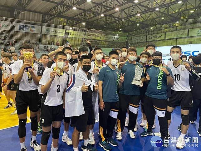 豐原高商勇奪世界中學生排球錦標賽亞軍。