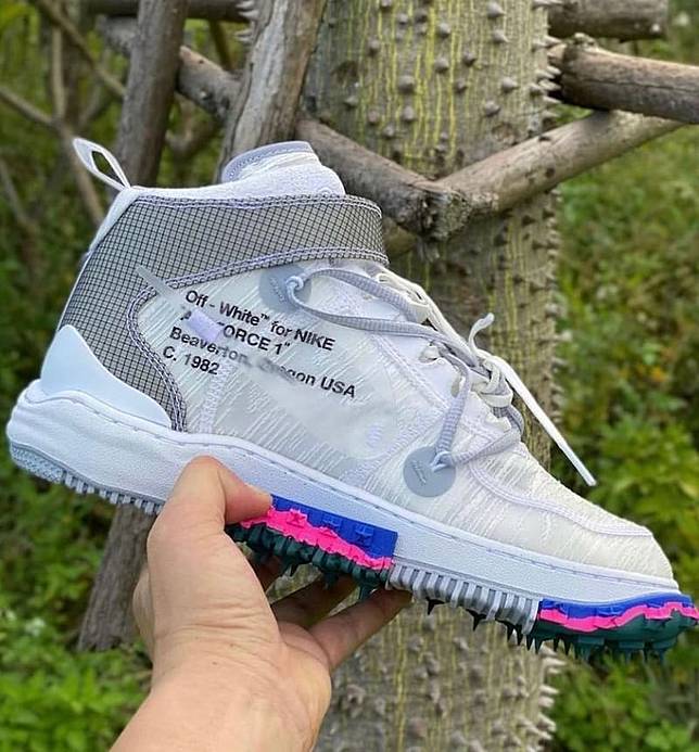 Off-White x Nike Air Force 1 Mid 圖片來源：<a href=