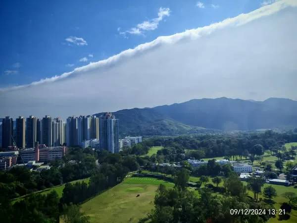 天文台fb上以「天空為你冚被被」為題，分享了市民拍攝的照片和影片。(天文台fb圖/攝：Chau K.T.)