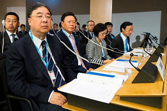 中國國家健康委員會主任馬曉偉（左二）20日表示，中國並未阻撓台灣參加WHA。（美聯社）