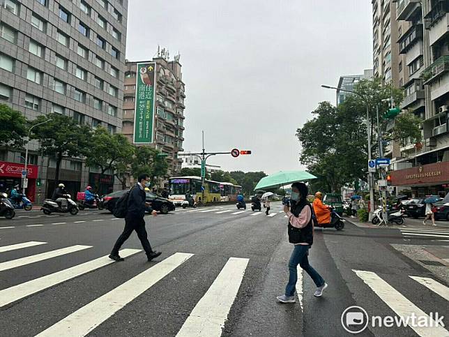 春節連假受到大陸冷氣團影響，天氣又要變冷。 圖：林岑韋／攝（資料照）