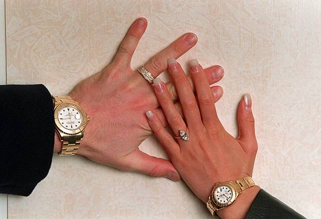 How David Beckham and Victoria Adams announced their engagement on January 25, 1998 (Photo by Dave Hogan/Getty Images)