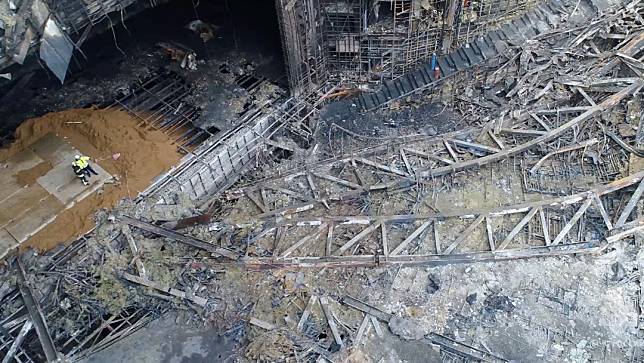 莫斯科近郊的番紅花市政廳遭恐怖份子襲擊縱火後，3月26日拍攝到的火場殘骸。路透社