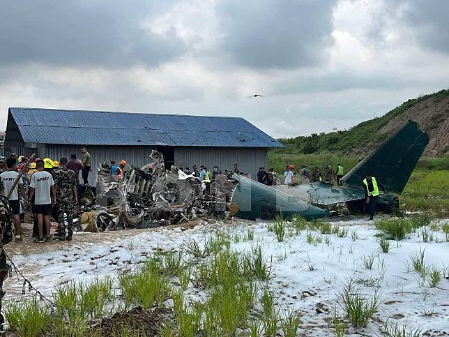 尼泊爾航班首都機場墜毁，機上19人僅一機師生還