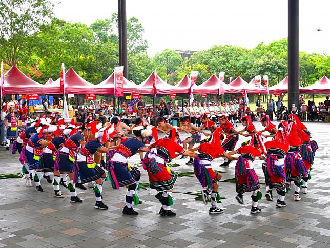 宜蘭縣政府在羅東文化工場舉辦都會區原住民聯合豐年舞祭。（宜蘭縣政府提供）