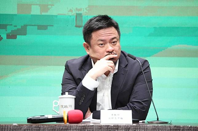 勞動部長洪申翰今出席行政院會後記者會。（陳愷巨攝）