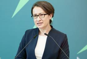 副總統蕭美琴7日出訪歐洲，出席「對中政策跨國議會聯盟」（IPAC）舉辦的年會，並發表演說。（圖：蕭美琴臉書）