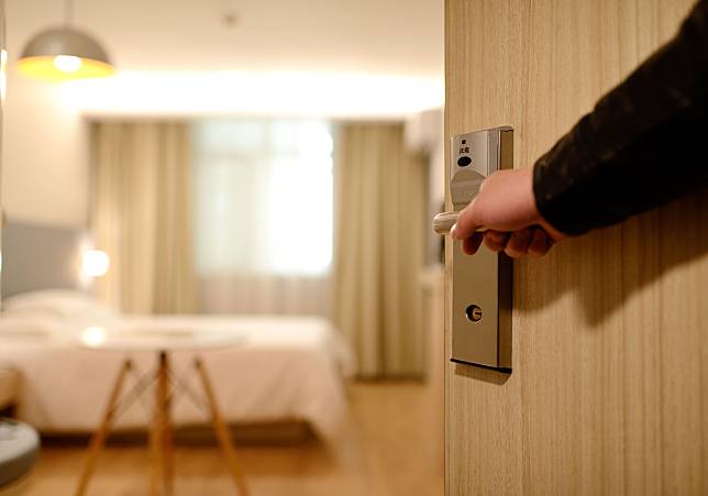 一對情侶發文控訴，在入住飯店期間竟遭到房務人員闖入，相當氣憤。（示意圖，Pexels）