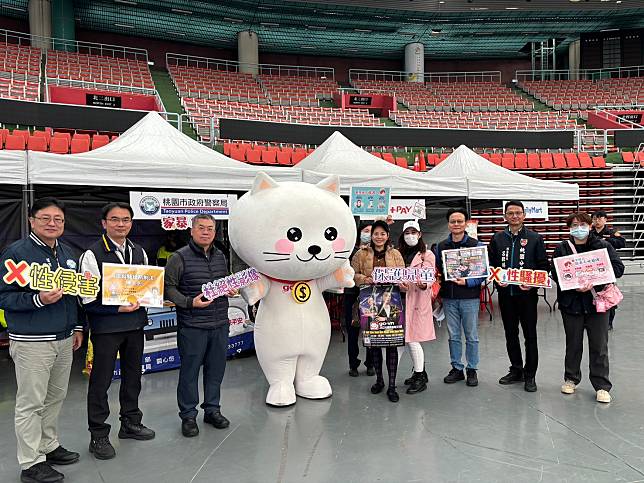 桃園市桃園警分局利用各類活動舉辦場合，向民眾分享詐騙案例及解析相關破解方法，避免民眾受騙上當。圖：警方提供