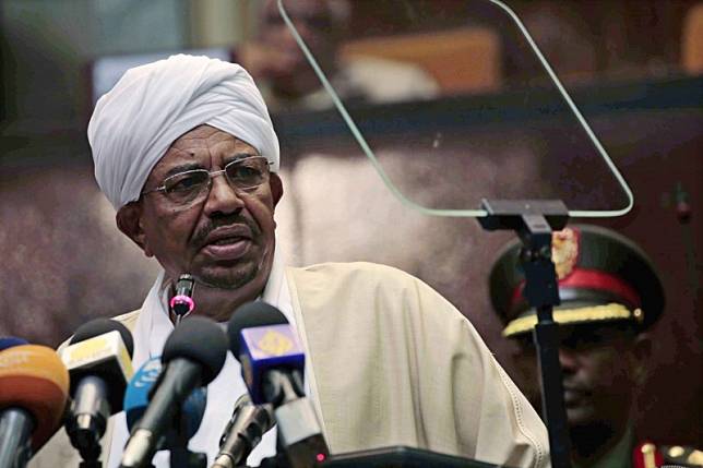 蘇丹獨裁總統巴席爾(Omar al-Bashir)遭推翻後，家中搜出總價值超過1億英鎊(約新台幣40億元)的現鈔。(歐新社)