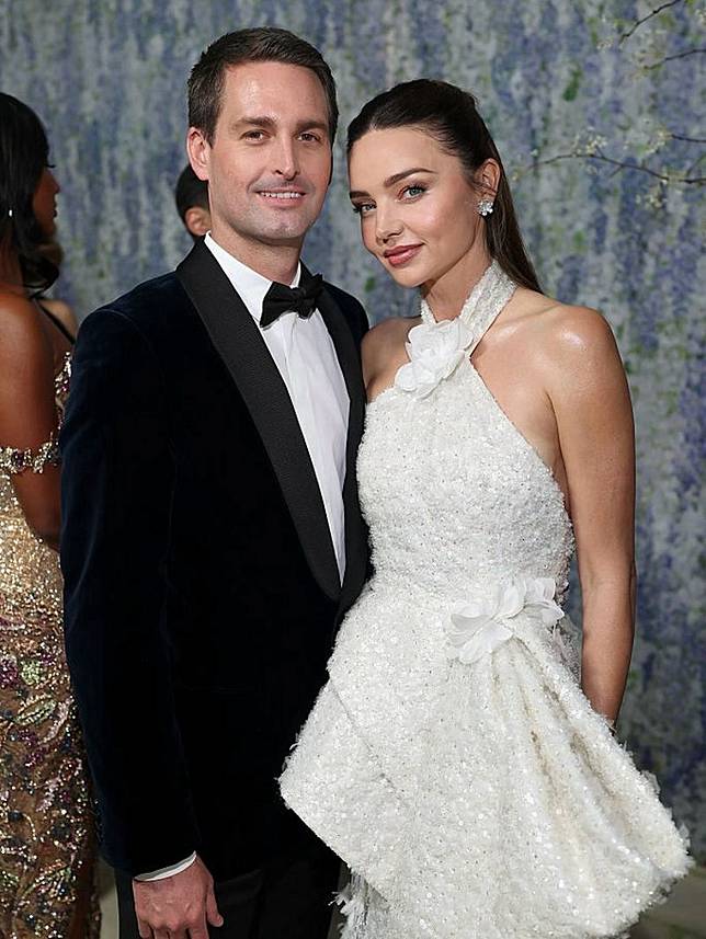 史畢格與米蘭達可兒長年投入公益。（翻攝mirandakerr IG）