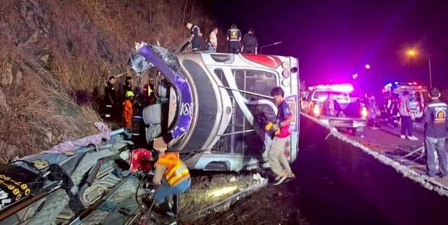 คนขับเผยสาเหตุสลด รถบัสพลิกคว่ำปราจีนบุรี ตาย 17 ศพ เจ็บ 40 ราย