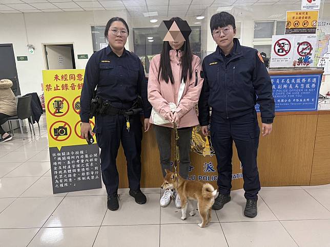 飼主王小姐接獲消息後，立刻趕往中路派出所認領愛犬。圖：警方提供