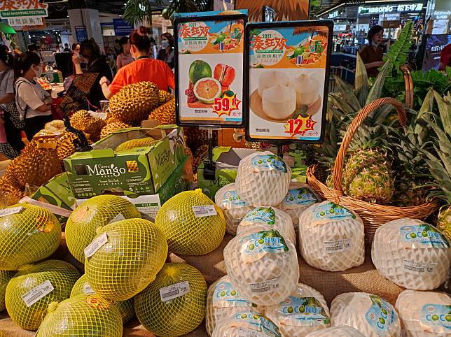 Fruits imported from Thailand are displayed at a supermarket in Nanning, south China's Guangxi Zhuang Autonomous Region, July 15, 2022. (Xinhua/Zhu Lili)