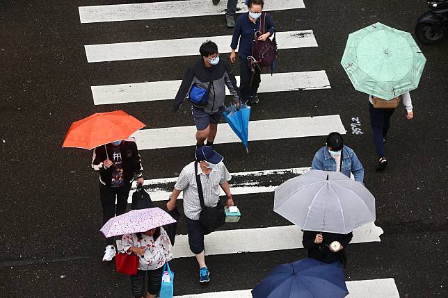 今（22日）華南雲系東移，山區有局部短暫雨。（資料畫面）