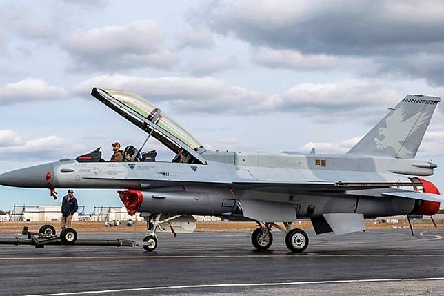 洛馬格林維爾工廠生產的首架新造F-16V（F-16C/D Block 70/72）戰機近日公開亮相。（取自洛克希德馬丁官網）