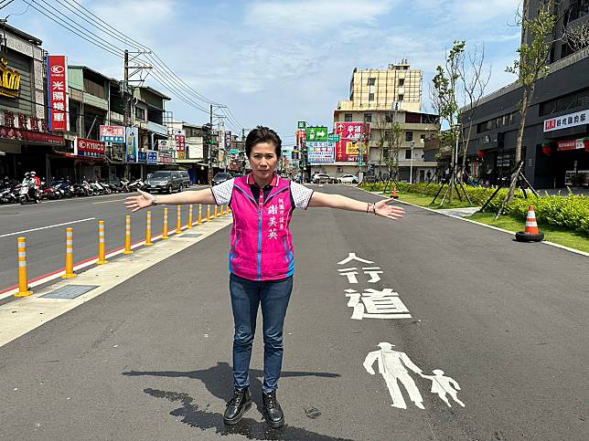 針對人行道等議題，桃園市議員謝美英今日在市政總質詢提出質詢。（圖：謝美英議員服務處提供）