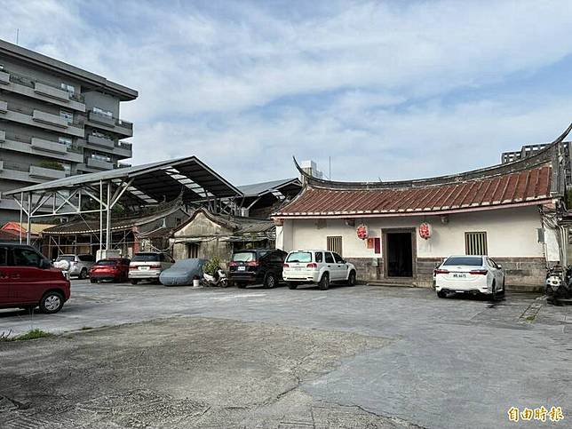 北市「陳悅記祖宅」今天發生槍擊案，一名75歲老翁腿部中彈送醫。(記者王冠仁攝)