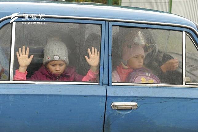 2022年9月14日，親俄烏克蘭難民湧入俄羅斯南部邊城別爾哥羅德。（AP）