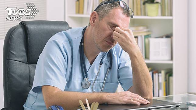 「下決定疲乏症」可能影響醫生做出的判斷。示意圖／TVBS