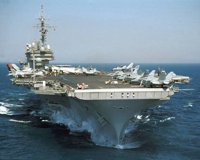 美國小鷹號航空母艦（USS Kitty Hawk CV-63）。   圖：翻攝自維基百科（作者：U.S. Navy）